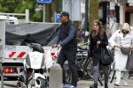 Amsterdam 10 mei 2013
Frank Rijkaard aan het winkelen /wandelen met zijn vrouw Stephanie zoon en schoonmoeder in de cornelis schuytstraat en het vondelpark.
Peter Smulders bv