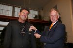 Aalsmeer 26 april 2013
Gerard Joling krijgt uit handen van de burgemeester van Aalsmeer een koninklijke onderscheiding (lintje)
Peter Smulders bv