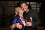 Aalsmeer 26 april 2013
Gerard Joling krijgt uit handen van de burgemeester van Aalsmeer een koninklijke onderscheiding (lintje). Gerard met zijn moeder
Peter Smulders bv