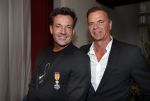 Aalsmeer 26 april 2013
Gerard Joling krijgt uit handen van de burgemeester van Aalsmeer een koninklijke onderscheiding (lintje). Gerard met Wino Omtzigt
Peter Smulders bv