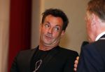 Aalsmeer 26 april 2013
Gerard Joling krijgt uit handen van de burgemeester van Aalsmeer een koninklijke onderscheiding (lintje)
Peter Smulders bv