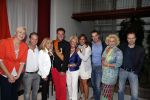 Aalsmeer 26 april 2013
Gerard Joling krijgt uit handen van de burgemeester van Aalsmeer een koninklijke onderscheiding (lintje). Gerard met irene Moors Karin Bloemen Patty Brard Remco v Westerlo Jeroen v d Boom Danny de Munk en zijn moeder
Peter Smulders bv