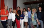 Aalsmeer 26 april 2013
Gerard Joling krijgt uit handen van de burgemeester van Aalsmeer een koninklijke onderscheiding (lintje). Gerard met irene Moors Karin Bloemen Patty Brard Remco v Westerlo Jeroen v d Boom Danny de Munk en zijn moeder
Peter Smulders bv