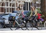 Amsterdam 24 april 2013
Isa Hoes met dochter op fiets.
Peter Smulders bv
