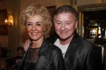 Volendam 22 april 2013
Linda de Mol reikt de eerse l Homo uit aan Johannes Rypma die op de cover staat. De presentatie was in hotel Spaander. Jan Keizer en Annie Schilder
Peter Smulders bv
