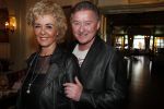 Volendam 22 april 2013
Linda de Mol reikt de eerse l Homo uit aan Johannes Rypma die op de cover staat. De presentatie was in hotel Spaander. Jan Keizer en Annie Schilder
Peter Smulders bv