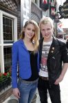 Volendam 22 april 2013
Linda de Mol reikt de eerse l Homo uit aan Johannes Rypma die op de cover staat. De presentatie was in hotel Spaander. Johannes met vriendin
Peter Smulders bv