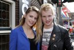 Volendam 22 april 2013
Linda de Mol reikt de eerse l Homo uit aan Johannes Rypma die op de cover staat. De presentatie was in hotel Spaander. Johannes met vriendin
Peter Smulders bv