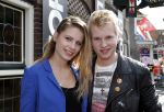 Volendam 22 april 2013
Linda de Mol reikt de eerse l Homo uit aan Johannes Rypma die op de cover staat. De presentatie was in hotel Spaander. Johannes met vriendin
Peter Smulders bv
