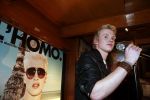 Volendam 22 april 2013
Linda de Mol reikt de eerse l Homo uit aan Johannes Rypma die op de cover staat. De presentatie was in hotel Spaander.
Peter Smulders bv