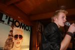 Volendam 22 april 2013
Linda de Mol reikt de eerse l Homo uit aan Johannes Rypma die op de cover staat. De presentatie was in hotel Spaander.
Peter Smulders bv