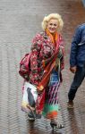Aalsmeer 26 april 2013
Gerard Joling krijgt uit handen van de burgemeester van Aalsmeer een koninklijke onderscheiding (lintje). Karin Bloemen
Peter Smulders bv