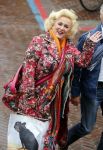 Aalsmeer 26 april 2013
Gerard Joling krijgt uit handen van de burgemeester van Aalsmeer een koninklijke onderscheiding (lintje). Karin Bloemen
Peter Smulders bv