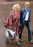 Aalsmeer 26 april 2013
Gerard Joling krijgt uit handen van de burgemeester van Aalsmeer een koninklijke onderscheiding (lintje). Karin Bloemen
Peter Smulders bv