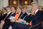 Amsterdam 16 mei 2013
Prinses  Beatrix Koning Willem Alexander en Koningin Maxima bij uitreiking appeltjes van Oranje op het paleijs op de dam
Peter Smulders bv