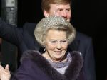 Amsterdam, 29 April 2013
Vertrek Kon. familie vanuit Paleis op de Dam naar het diner in het Rijksmuseum
Koningin Beatrix met Prins Willem Alexander en Prinses Maxima
Foto Peter Smulders BV