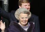 Amsterdam, 29 April 2013
Vertrek Kon. familie vanuit Paleis op de Dam naar het diner in het Rijksmuseum
Koningin Beatrix met Prins Willem Alexander en Prinses Maxima
Foto Peter Smulders BV