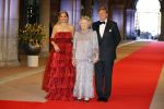 Amsterdam, 29 April 2013
Vertrek Kon. familie vanuit Paleis op de Dam naar het diner in het Rijksmuseum
Koningin Beatrix met Prins Willem Alexander en Prinses Maxima
Foto Peter Smulders BV