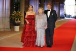 Amsterdam, 29 April 2013
Vertrek Kon. familie vanuit Paleis op de Dam naar het diner in het Rijksmuseum
Koningin Beatrix met Prins Willem Alexander en Prinses Maxima
Foto Peter Smulders BV