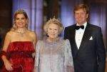 Amsterdam, 29 April 2013
Vertrek Kon. familie vanuit Paleis op de Dam naar het diner in het Rijksmuseum
Koningin Beatrix met Prins Willem Alexander en Prinses Maxima
Foto Peter Smulders BV