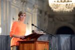 Amsterdam 16 mei 2013
Prinses  Beatrix Koning Willem Alexander en Koningin Maxima bij uitreiking appeltjes van Oranje op het paleijs op de dam
Peter Smulders bv