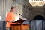 Amsterdam 16 mei 2013
Prinses  Beatrix Koning Willem Alexander en Koningin Maxima bij uitreiking appeltjes van Oranje op het paleijs op de dam
Peter Smulders bv