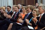 Amsterdam 16 mei 2013
Prinses  Beatrix Koning Willem Alexander en Koningin Maxima bij uitreiking appeltjes van Oranje op het paleijs op de dam
Peter Smulders bv