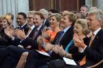 Amsterdam 16 mei 2013
Prinses  Beatrix Koning Willem Alexander en Koningin Maxima bij uitreiking appeltjes van Oranje op het paleijs op de dam
Peter Smulders bv