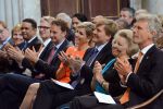 Amsterdam 16 mei 2013
Prinses  Beatrix Koning Willem Alexander en Koningin Maxima bij uitreiking appeltjes van Oranje op het paleijs op de dam
Peter Smulders bv