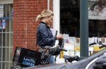 Amsterdam 15 mei 2013
Lieke v Lexmond op de cornelis schuytstraat met manager Frank Wisse
Peter Smulders bv