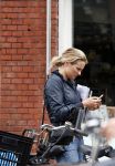 Amsterdam 15 mei 2013
Lieke v Lexmond op de cornelis schuytstraat met manager Frank Wisse
Peter Smulders bv