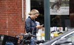 Amsterdam 15 mei 2013
Lieke v Lexmond op de cornelis schuytstraat met manager Frank Wisse
Peter Smulders bv