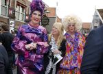 Volendam 22 april 2013
Linda de Mol reikt de eerse l Homo uit aan Johannes Rypma die op de cover staat. De presentatie was in hotel Spaander.
Peter Smulders bv