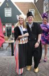 Volendam 22 april 2013
Linda de Mol reikt de eerse l Homo uit aan Johannes Rypma die op de cover staat. De presentatie was in hotel Spaander. Johannes Linda en Cees Tol in volendammer kostuum
Peter Smulders bv