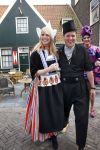 Volendam 22 april 2013
Linda de Mol reikt de eerse l Homo uit aan Johannes Rypma die op de cover staat. De presentatie was in hotel Spaander. Johannes Linda en Cees Tol in volendammer kostuum
Peter Smulders bv