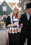 Volendam 22 april 2013
Linda de Mol reikt de eerse l Homo uit aan Johannes Rypma die op de cover staat. De presentatie was in hotel Spaander. Johannes Linda en Cees Tol in volendammer kostuum
Peter Smulders bv