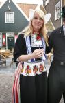 Volendam 22 april 2013
Linda de Mol reikt de eerse l Homo uit aan Johannes Rypma die op de cover staat. De presentatie was in hotel Spaander. Johannes Linda en Cees Tol in volendammer kostuum
Peter Smulders bv