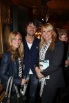 Volendam 22 april 2013
Linda de Mol reikt de eerse l Homo uit aan Johannes Rypma die op de cover staat. De presentatie was in hotel Spaander. Linda met Simon en annemarie Keizer
Peter Smulders bv