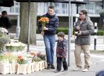 Amsterdam 27 april 2013
Martijn Krabbe en zijn zoon Achilles gaan op vespa scooter bloemen kopen voor de turnjuf van dochter/zus
Peter Smulders bv