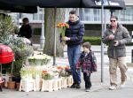 Amsterdam 27 april 2013
Martijn Krabbe en zijn zoon Achilles gaan op vespa scooter bloemen kopen voor de turnjuf van dochter/zus
Peter Smulders bv