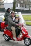 Amsterdam 27 april 2013
Martijn Krabbe en zijn zoon Achilles gaan op vespa scooter bloemen kopen voor de turnjuf van dochter/zus
Peter Smulders bv