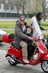 Amsterdam 27 april 2013
Martijn Krabbe en zijn zoon Achilles gaan op vespa scooter bloemen kopen voor de turnjuf van dochter/zus
Peter Smulders bv