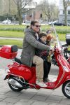 Amsterdam 27 april 2013
Martijn Krabbe en zijn zoon Achilles gaan op vespa scooter bloemen kopen voor de turnjuf van dochter/zus
Peter Smulders bv