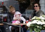 Amsterdam 23 april 2013
Nicolette Kluijver met haar man en dochter op terras in amsterdam zuid.
Peter Smulders bv