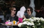 Amsterdam 23 april 2013
Nicolette Kluijver met haar man en dochter op terras in amsterdam zuid.
Peter Smulders bv