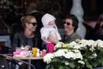 Amsterdam 23 april 2013
Nicolette Kluijver met haar man en dochter op terras in amsterdam zuid.
Peter Smulders bv