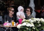 Amsterdam 23 april 2013
Nicolette Kluijver met haar man en dochter op terras in amsterdam zuid.
Peter Smulders bv