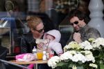 Amsterdam 23 april 2013
Nicolette Kluijver met haar man en dochter op terras in amsterdam zuid.
Peter Smulders bv