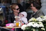 Amsterdam 23 april 2013
Nicolette Kluijver met haar man en dochter op terras in amsterdam zuid.
Peter Smulders bv