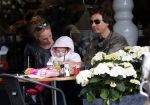 Amsterdam 23 april 2013
Nicolette Kluijver met haar man en dochter op terras in amsterdam zuid.
Peter Smulders bv